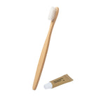 Set dentaire avec brosse à dents et dentifrice. Brosse à dents fabriquée en bambou. Dentifrice inclus avec bouchon à vis.
