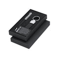 Coffret stylo encre bleue et porte-clés noire en métal en RPET, présenté dans une boîte individuelle noire