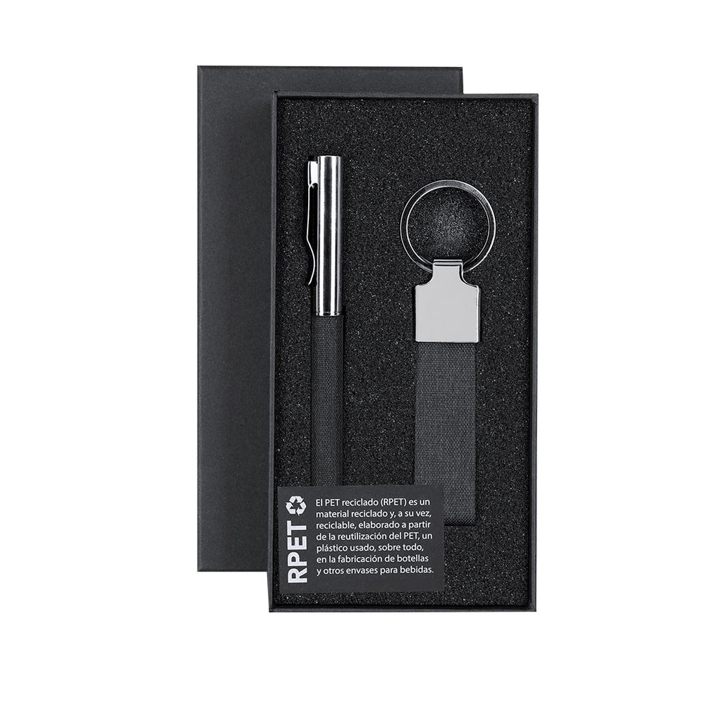 Coffret stylo encre bleue et porte-clés noire en métal en RPET, présenté dans une boîte individuelle noire